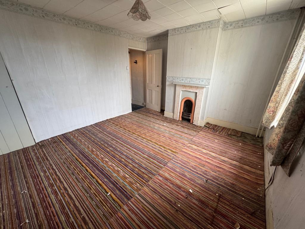 Lot: 56 - END-TERRACE HOUSE FOR IMPROVEMENT - Rear bedroom